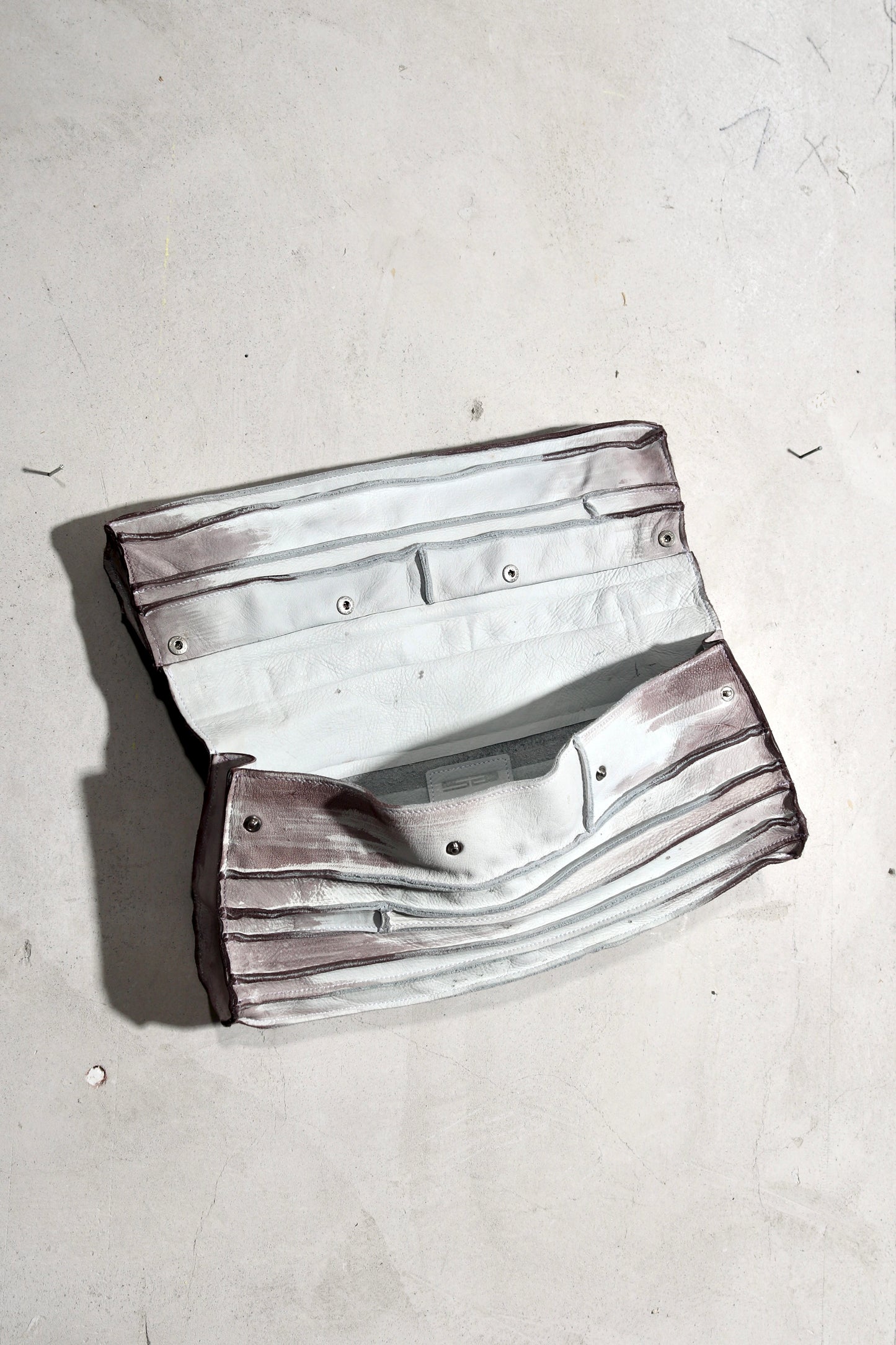 horizontal crystal clutch