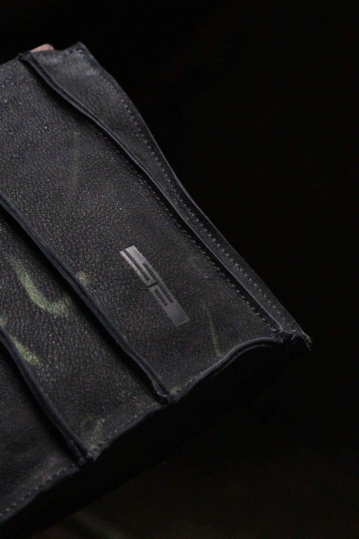 vertical crystal pouch