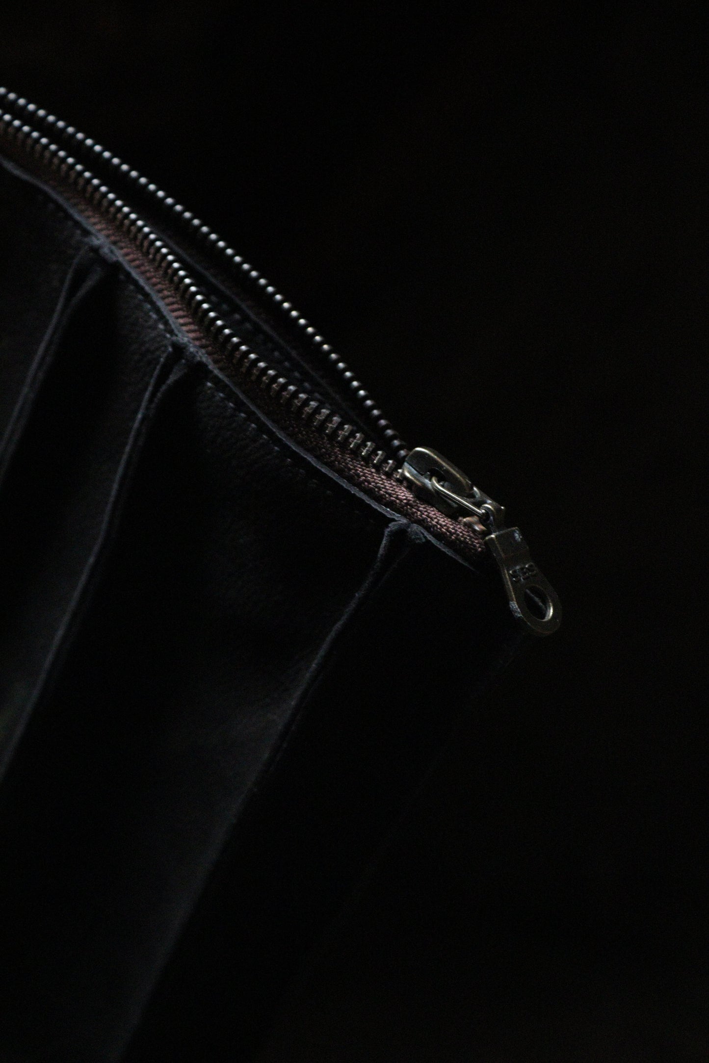 vertical crystal pouch
