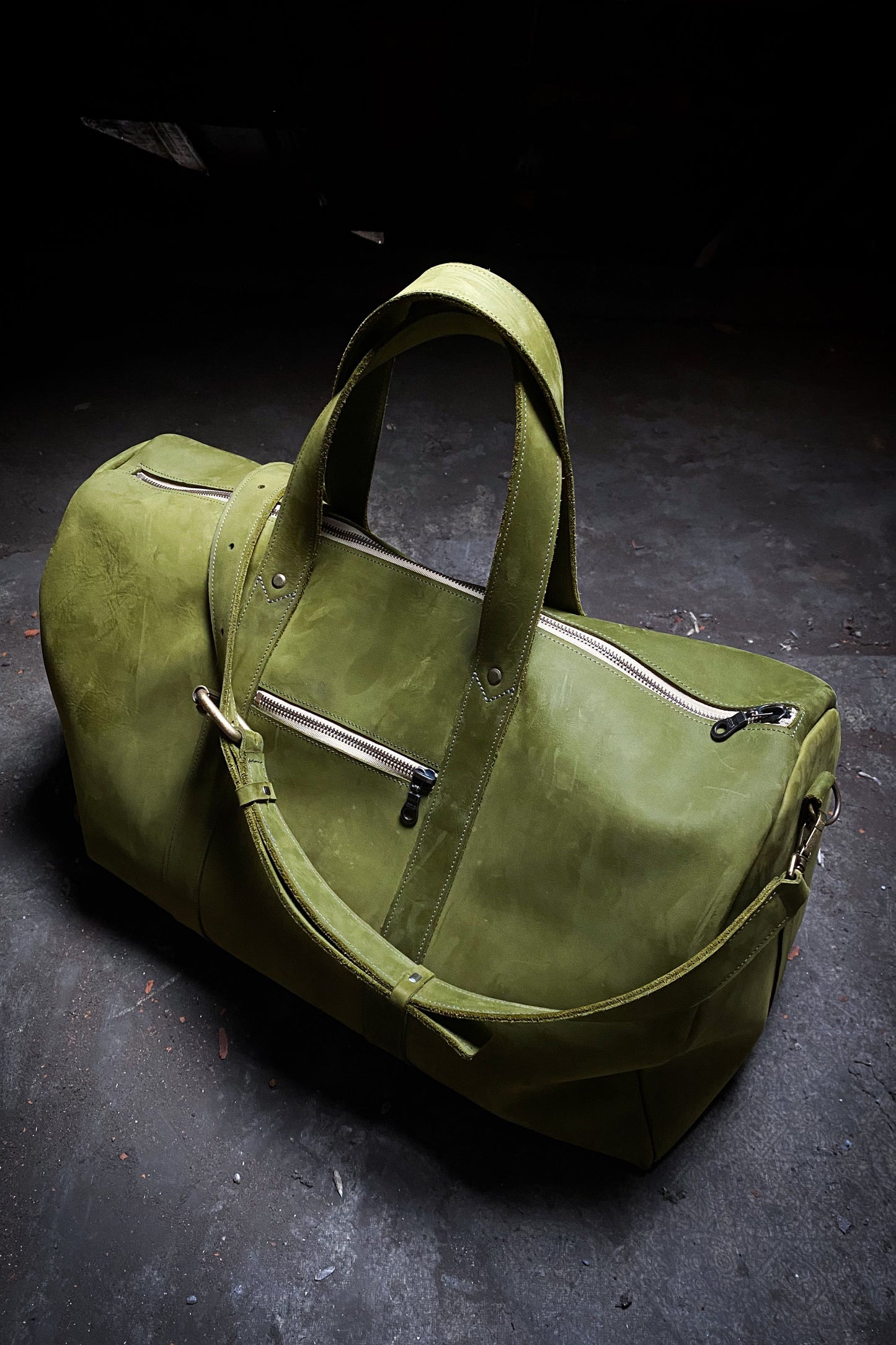 pull-up cowhide weekender
