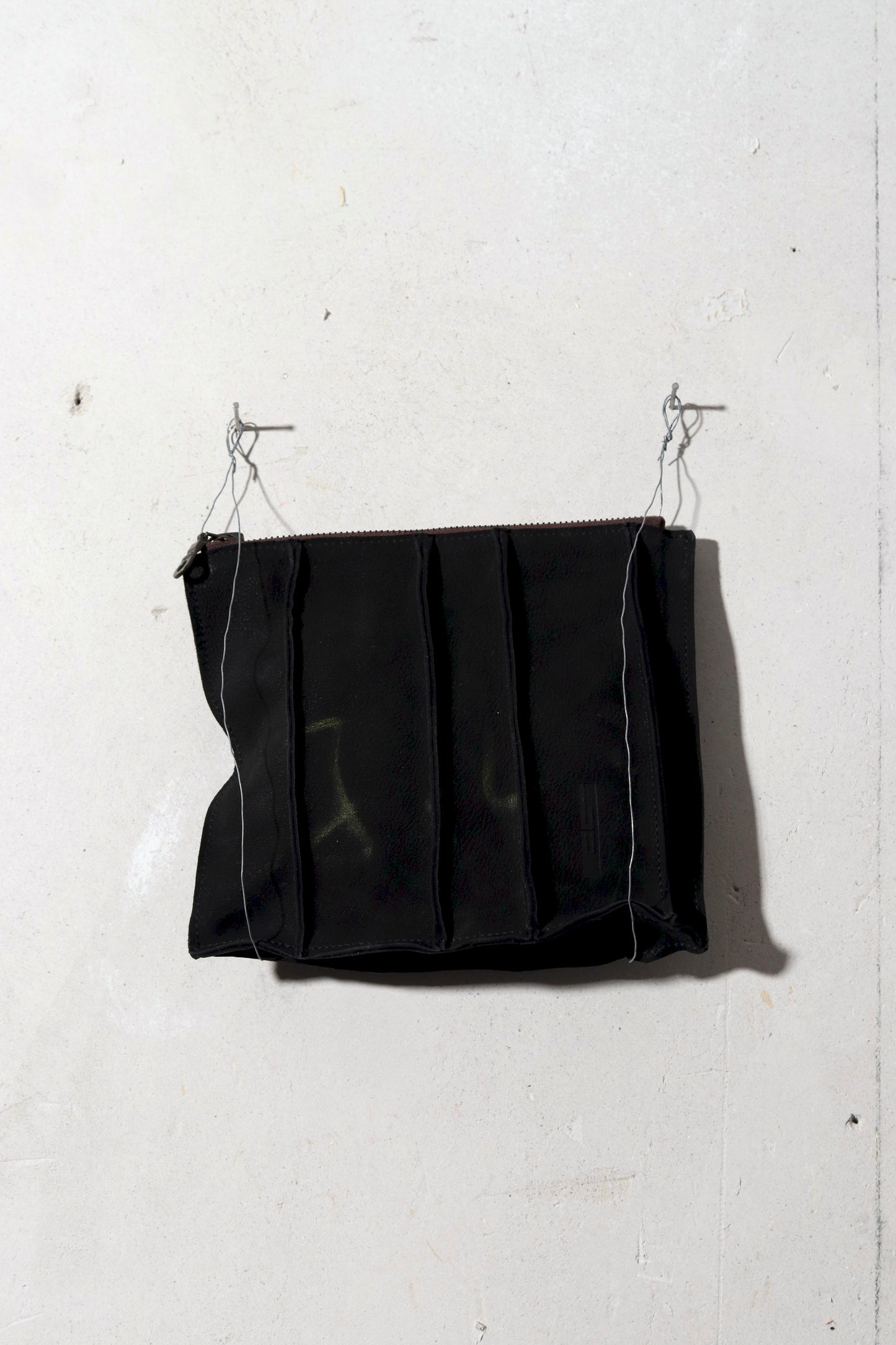 vertical crystal pouch