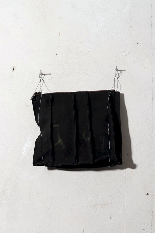 vertical crystal pouch