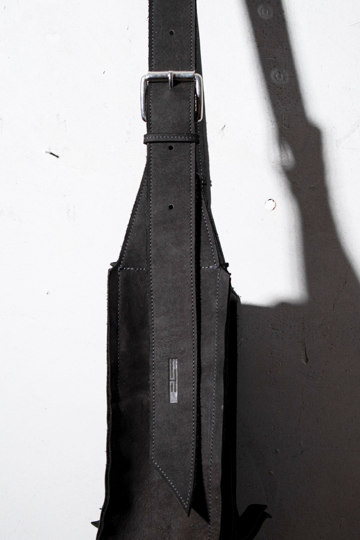 asymmetrical zip messenger